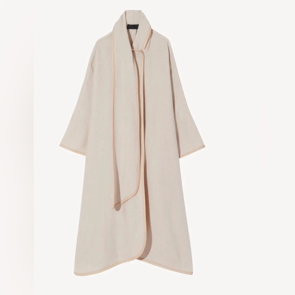 Nili Lotan Cape Elegant Cool - wool, alpaca, lambskin trim, cowhide buttons - Picture 2 of 13